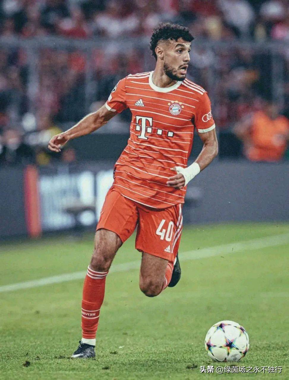 赛地聚焦——英超赛后热度飙升；阿贾克斯篮板制胜；压力陡增；心理建设被强调的简单介绍