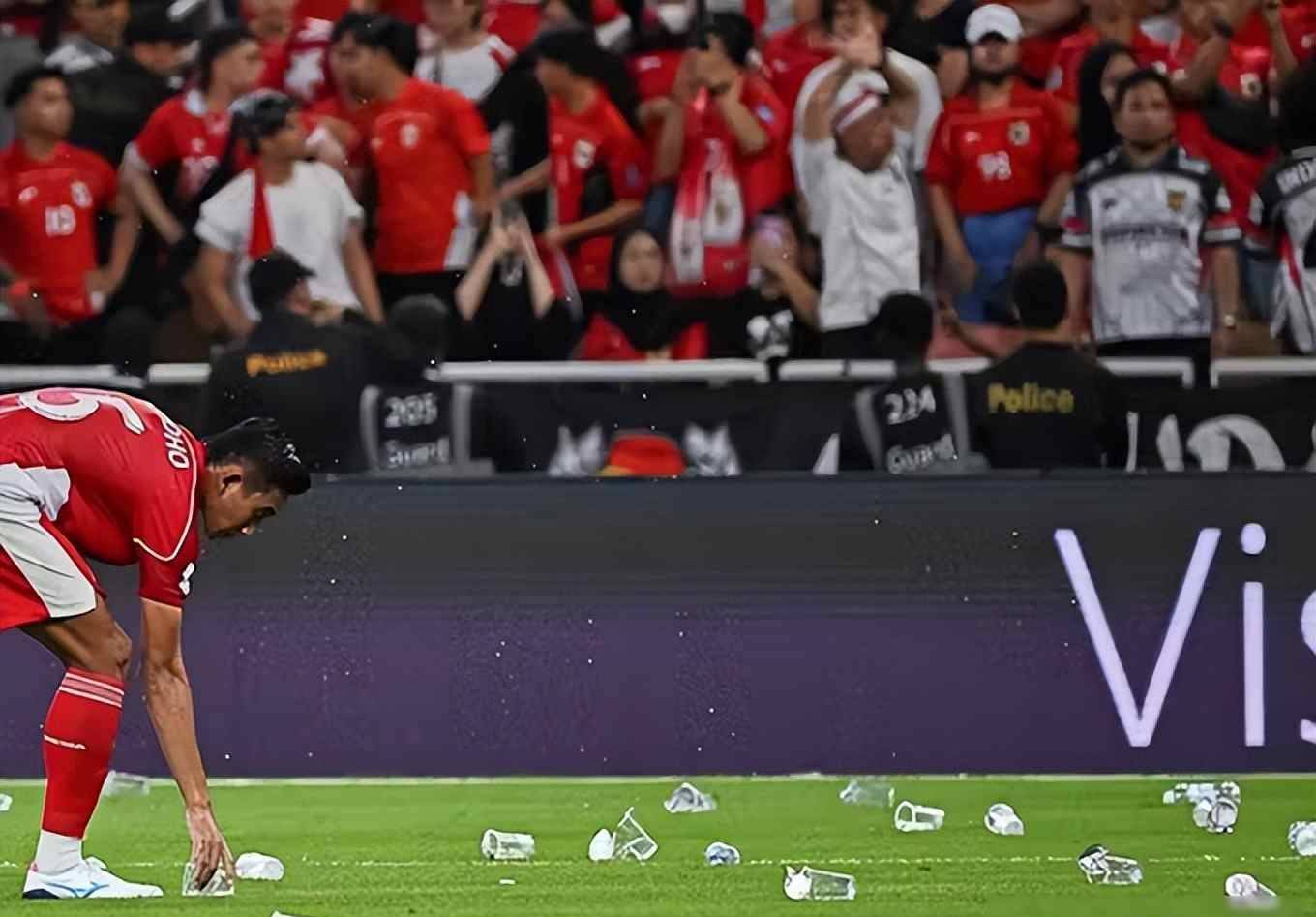 一号娱乐-德甲冲刺阶段走向成谜，阿贾克斯造点机会，球迷炸锅，轮换策略成焦点-一号娱乐