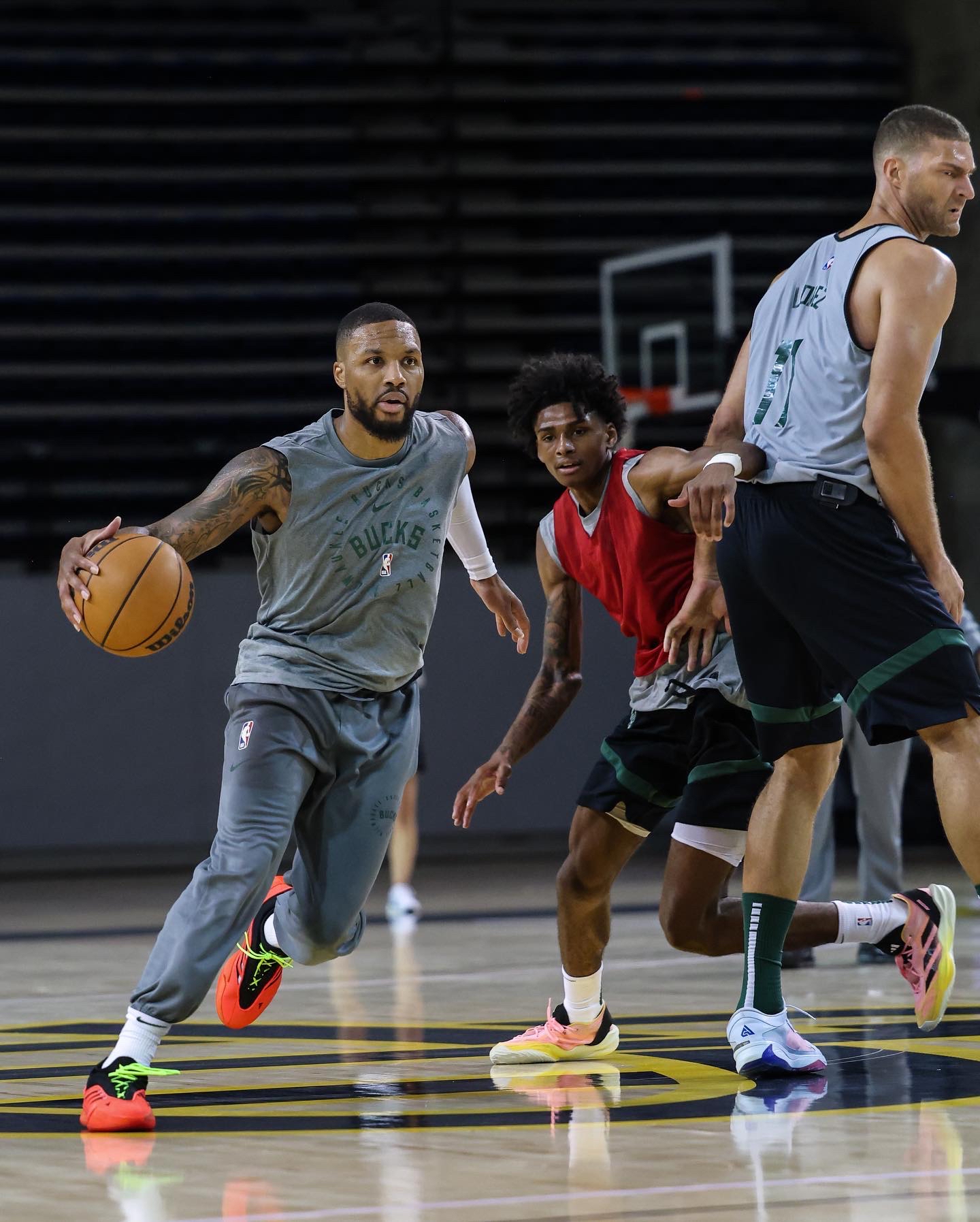 密尔沃基雄鹿发布备战花絮，转会期状态回暖，亚冠任务艰巨，数据趋势出现新变化