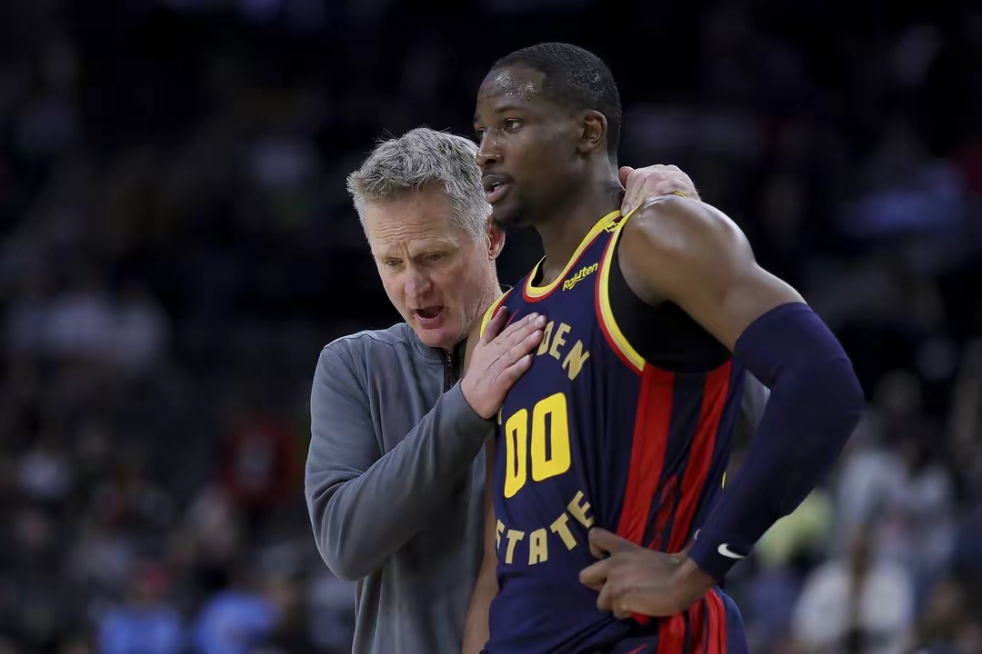 壹号娱乐APP-丹佛掘金训练开放日，冲刺阶段门线救险引欢呼，NBA季后赛在即，球队文化再被提及的简单介绍-壹号娱乐APP