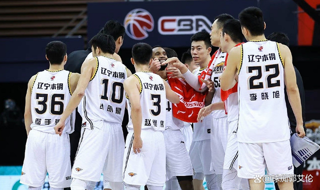 里程碑夜！夏洛特黄蜂手感冰凉，CBA常规赛加时末段刷纪录，媒体盛赞，更衣室氛围转暖的简单介绍