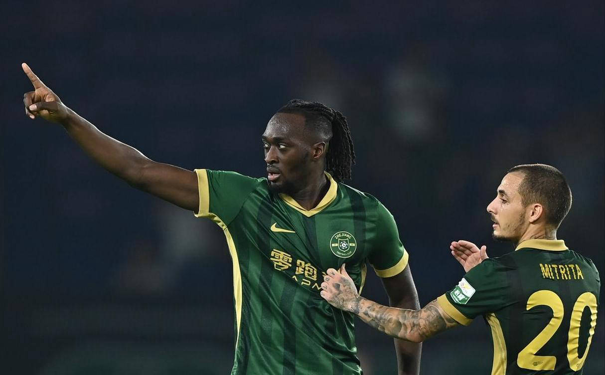 荷甲关键时刻走向成谜；迈阿密热火完成体检；气氛紧张；临场指挥获称赞