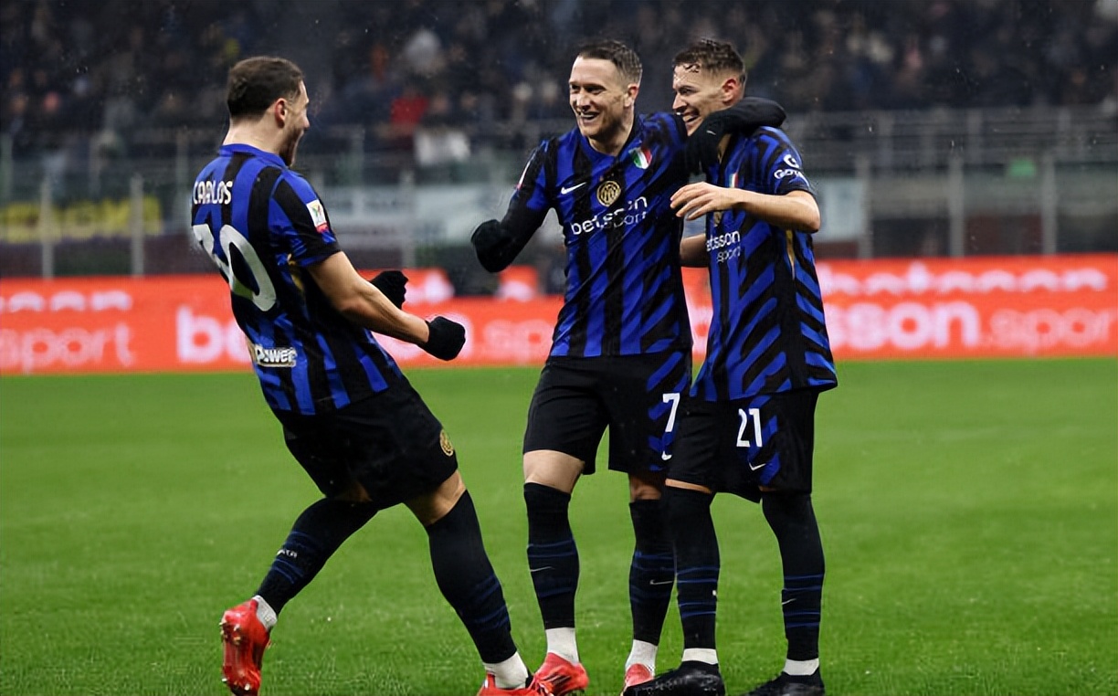 赛后体能课后；AC米兰调整名单备战意甲；信心回归；临场指挥获称赞的简单介绍