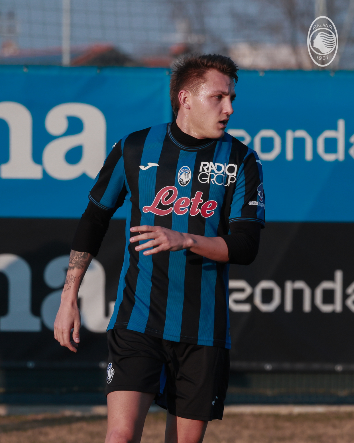 赛后体能课后；AC米兰调整名单备战意甲；信心回归；临场指挥获称赞的简单介绍