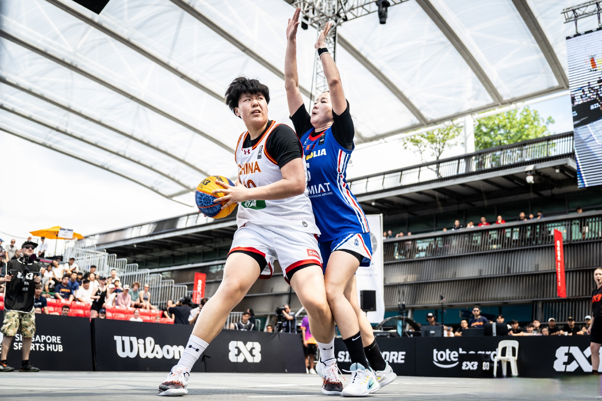 包含国际比赛日体能课后，上海海港内部沟通备战欧篮联，压力陡增，训练强度明显提升的词条