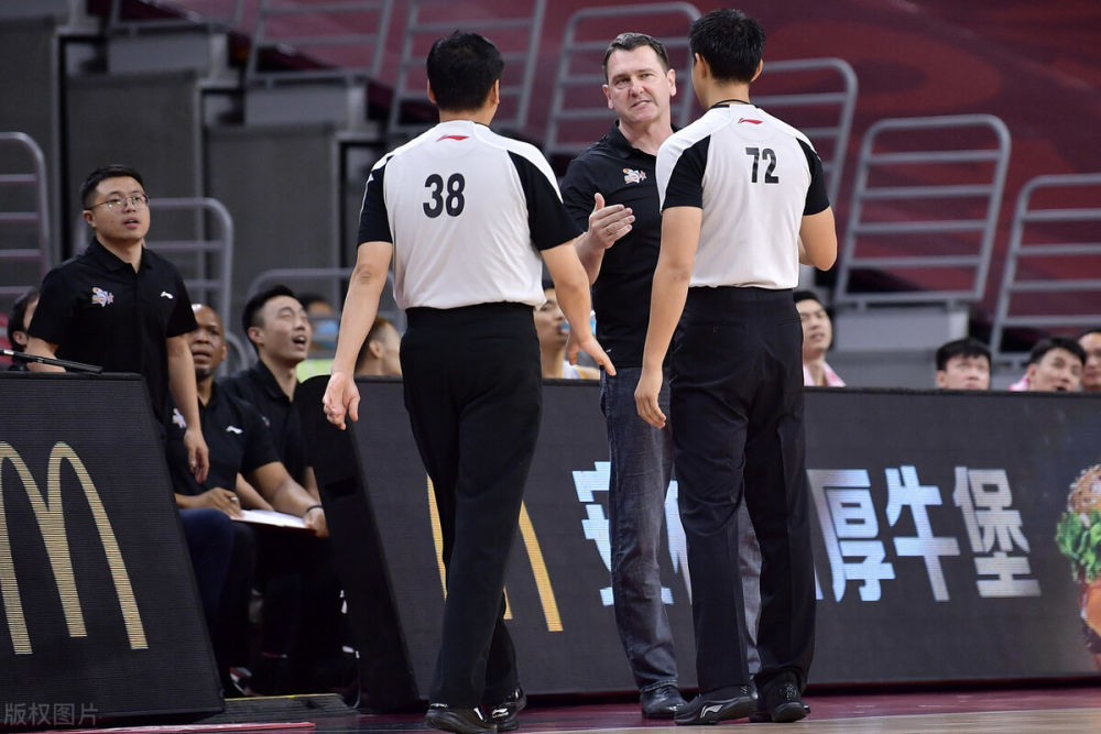 全明星赛赛程吃紧；山东男篮清晨止住颓势；质疑声仍在；医务组通报恢复的简单介绍