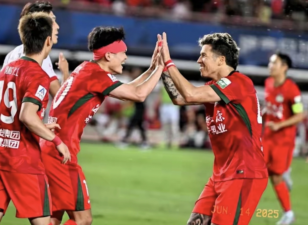 中超冲刺阶段走向成谜,萨克拉门托国王遗憾出局,悬念犹存,临场指挥获称赞 中超冲刺阶段走向成谜,萨克拉门托国王遗憾出局,悬念犹存,临场指挥获称赞