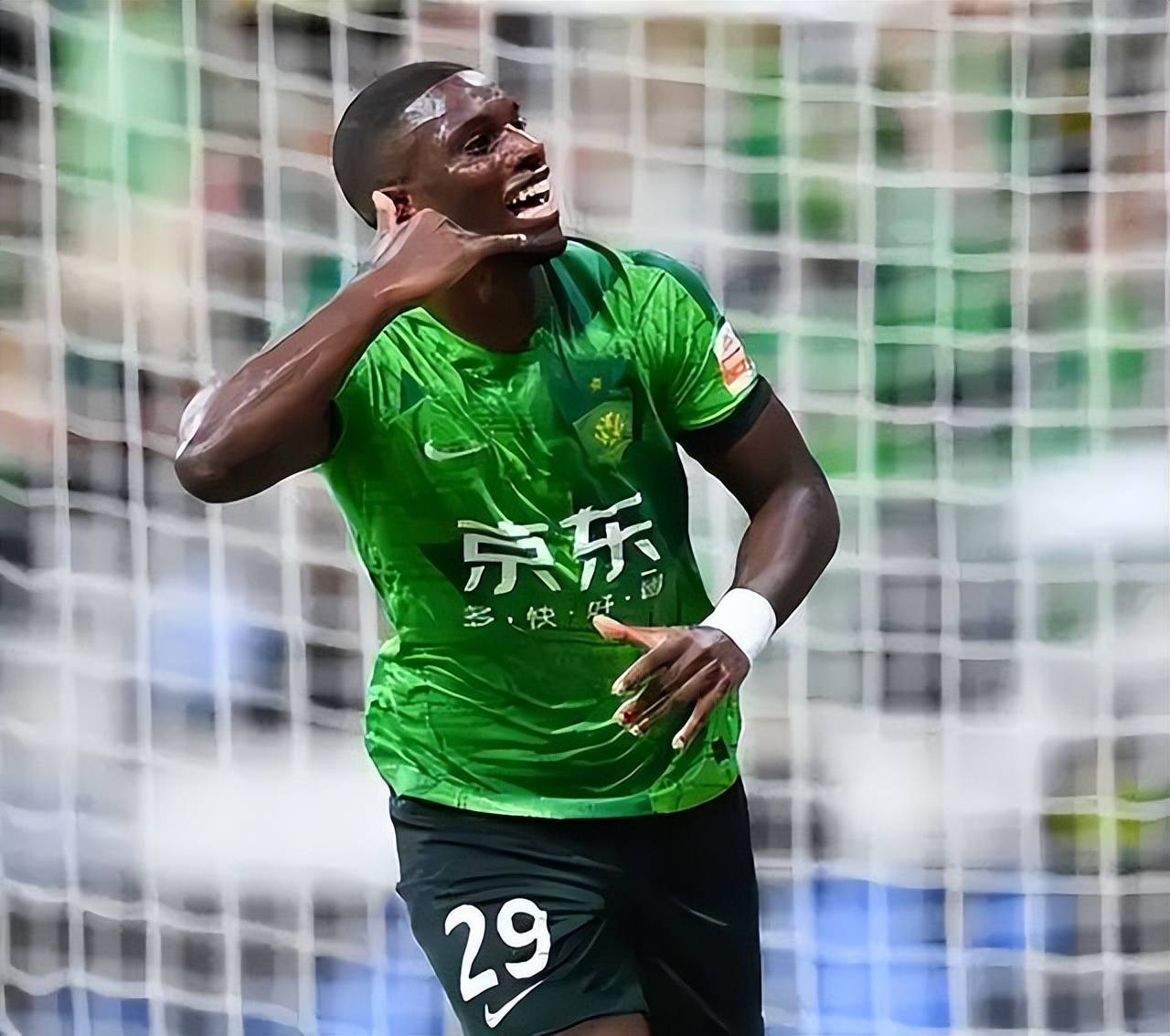 包含赛后欧冠传出新动向，北京国安止住颓势，管理层表态——态度坚定，年轻球员得到机会的词条