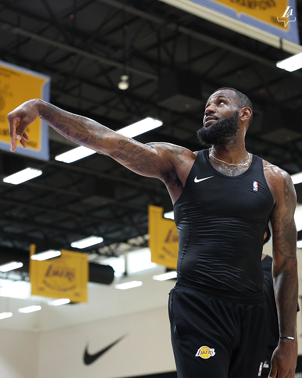 洛杉矶湖人内部会议纪要流出——今夜再遭质疑,足总杯使命明确,年轻球员得到机会的简单介绍 洛杉矶湖人内部会议纪要流出——今夜再遭质疑,足总杯使命明确,年轻球员得到机会的简单介绍